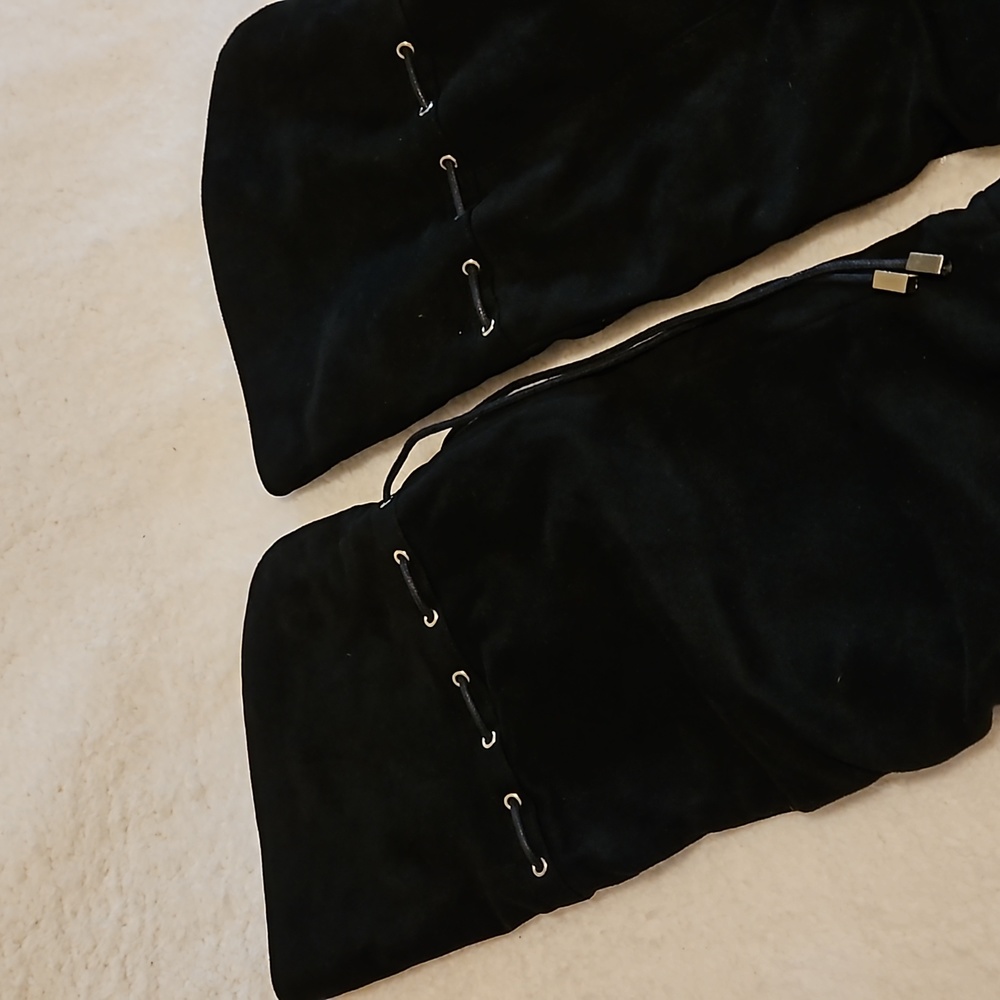 BOOTS - Picture 3 of 8